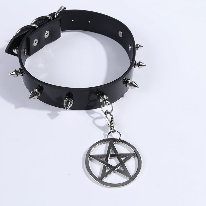 Retro Punk Joker Necklace for Street Style Wear