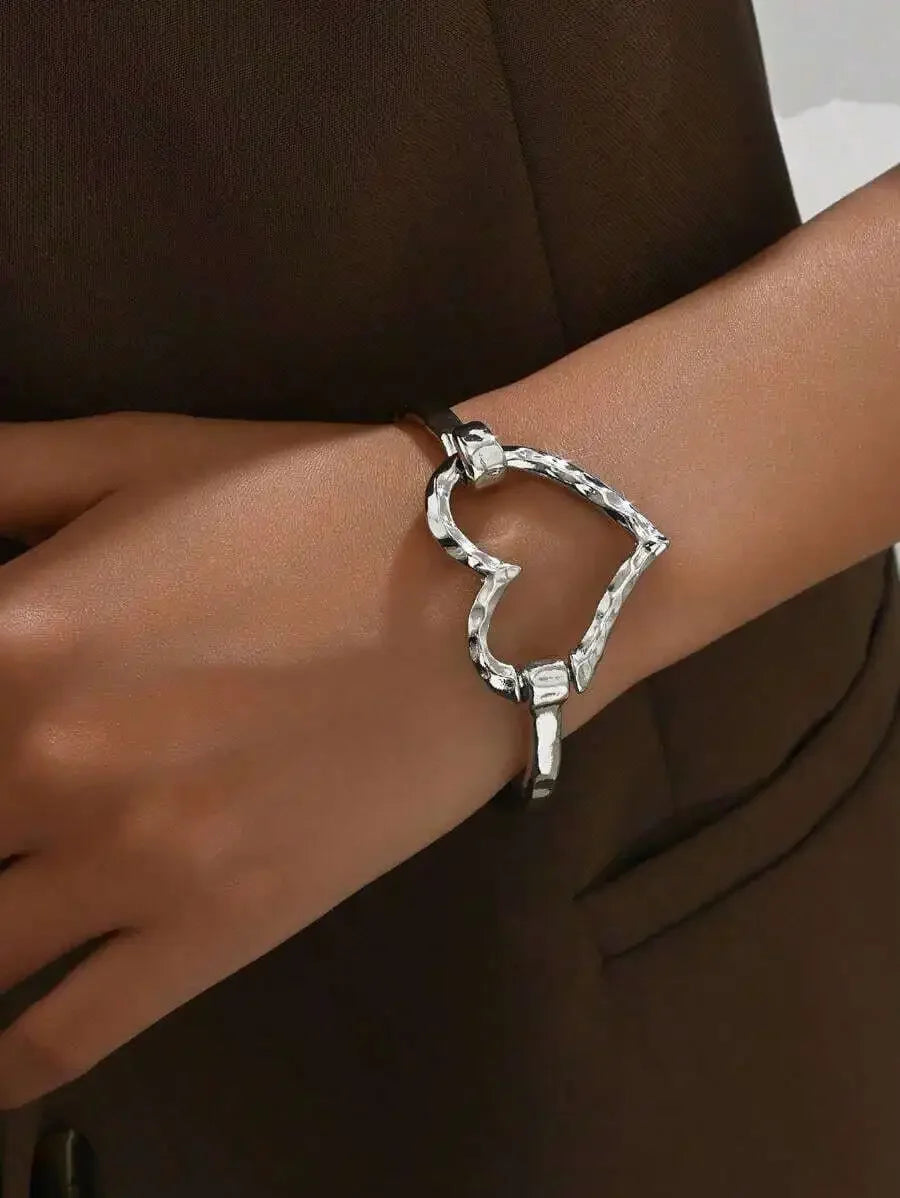 Fashionable Smooth Metal Heart Design Open Bangle Bracelet For Women, Streetwear Style Valentines,Mom,Mother,Mother's Day,Gift
